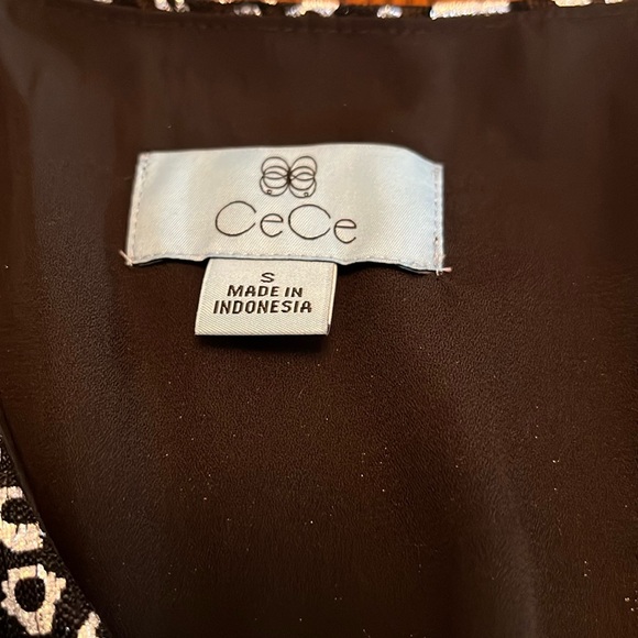 CECE BELL SLEEVE LINED METALIC BLOUSE. NWT. - Picture 5 of 10